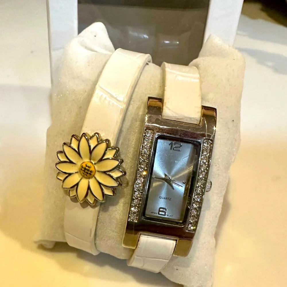 VTG WHITE DAISY WATCH SET LEATHER BAND SLIDER QUARTZ JAPAN SINGAPORE MOVT EASTER